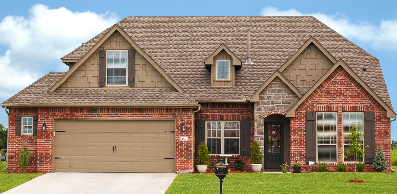 Large home with garage for sale in Charlotte, NC